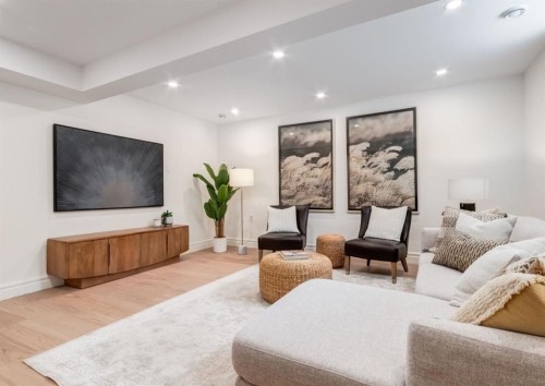 1618 6 Street Nw, Calgary, AB - Indoor Photo Showing Living Room