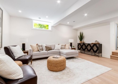 1618 6 Street Nw, Calgary, AB - Indoor Photo Showing Living Room