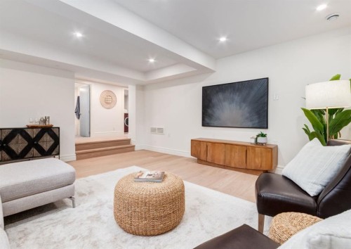 1618 6 Street Nw, Calgary, AB - Indoor Photo Showing Living Room