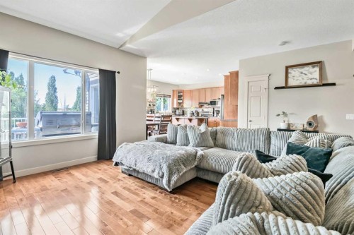 13 Dain Place Nw, Langdon, AB - Indoor Photo Showing Living Room