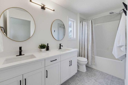 136 Sunrise Common, Cochrane, AB - Indoor Photo Showing Bathroom