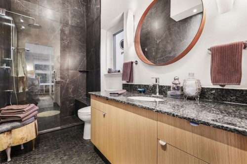 1936 30 Avenue Sw, Calgary, AB - Indoor Photo Showing Bathroom