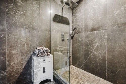 1936 30 Avenue Sw, Calgary, AB - Indoor Photo Showing Bathroom