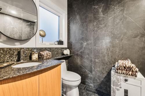1936 30 Avenue Sw, Calgary, AB - Indoor Photo Showing Bathroom