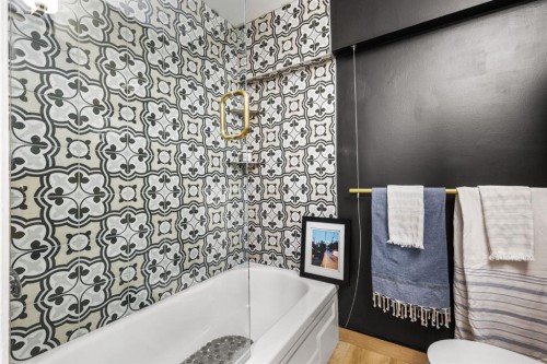1936 30 Avenue Sw, Calgary, AB - Indoor Photo Showing Bathroom