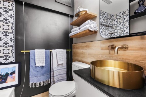 1936 30 Avenue Sw, Calgary, AB - Indoor Photo Showing Bathroom