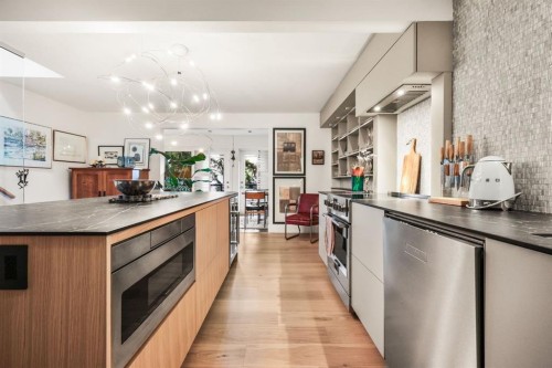1936 30 Avenue Sw, Calgary, AB - Indoor Photo Showing Kitchen