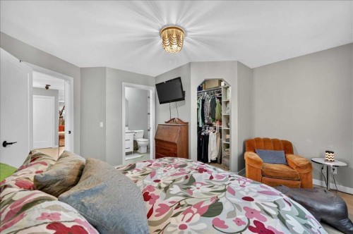 23-33 Stonegate Drive Nw, Airdrie, AB - Indoor Photo Showing Bedroom
