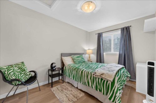23-33 Stonegate Drive Nw, Airdrie, AB - Indoor Photo Showing Bedroom