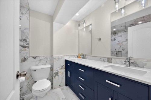23-33 Stonegate Drive Nw, Airdrie, AB - Indoor Photo Showing Bathroom