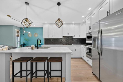 23-33 Stonegate Drive Nw, Airdrie, AB - Indoor Photo Showing Kitchen With Upgraded Kitchen