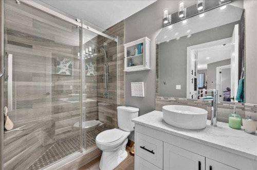 23-33 Stonegate Drive Nw, Airdrie, AB - Indoor Photo Showing Bathroom