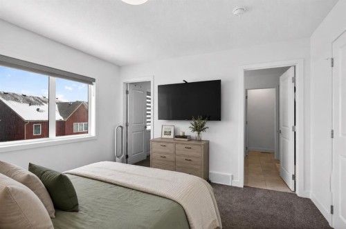 48 Willow Green Sw, Airdrie, AB - Indoor Photo Showing Bedroom