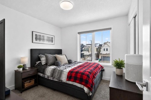 48 Willow Green Sw, Airdrie, AB - Indoor Photo Showing Bedroom