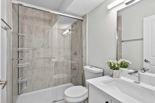 48 Willow Green Sw, Airdrie, AB - Indoor Photo Showing Bathroom