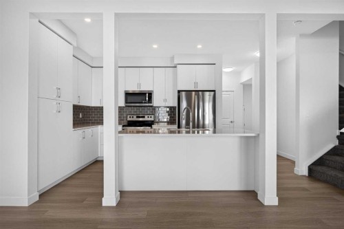 48 Willow Green Sw, Airdrie, AB - Indoor Photo Showing Kitchen With Upgraded Kitchen