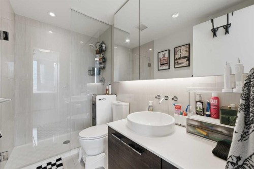 908-901 10 Avenue Sw, Calgary, AB - Indoor Photo Showing Bathroom