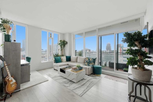 908-901 10 Avenue Sw, Calgary, AB - Indoor Photo Showing Living Room