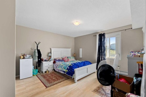 318-3000 Citadel Meadow Point Nw, Calgary, AB - Indoor Photo Showing Bedroom