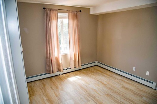 318-3000 Citadel Meadow Point Nw, Calgary, AB - Indoor Photo Showing Other Room