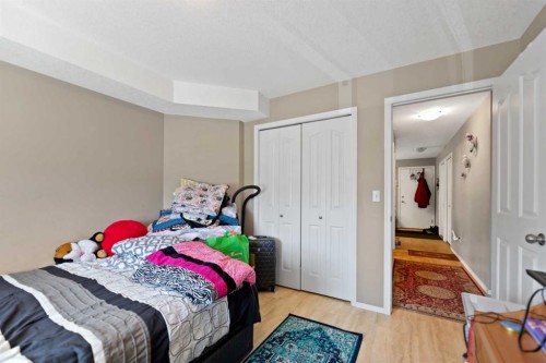 318-3000 Citadel Meadow Point Nw, Calgary, AB - Indoor Photo Showing Bedroom