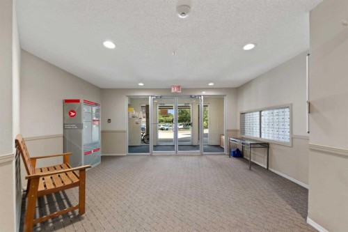 318-3000 Citadel Meadow Point Nw, Calgary, AB - Indoor Photo Showing Other Room