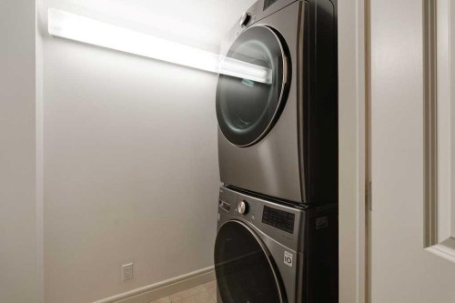 604-920 5 Avenue Sw, Calgary, AB - Indoor Photo Showing Laundry Room