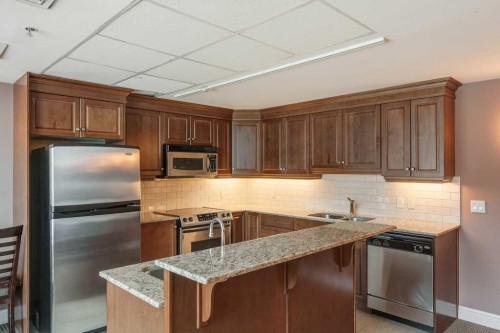 604-920 5 Avenue Sw, Calgary, AB - Indoor Photo Showing Kitchen With Double Sink With Upgraded Kitchen