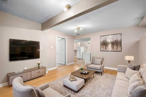 73 Sunset Heights, Cochrane, AB - Indoor Photo Showing Living Room