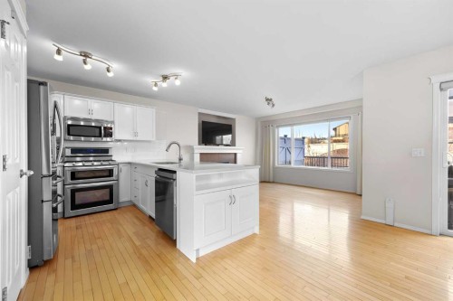 73 Sunset Heights, Cochrane, AB - Indoor Photo Showing Kitchen