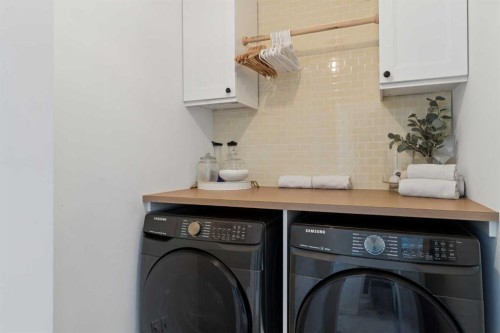 203 Cranbrook Park Se, Calgary, AB - Indoor Photo Showing Laundry Room