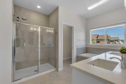 168 Magnolia Manor Se, Calgary, AB - Indoor Photo Showing Bathroom