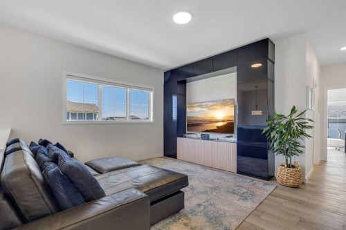 168 Magnolia Manor Se, Calgary, AB - Indoor