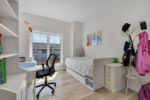 168 Magnolia Manor Se, Calgary, AB - Indoor