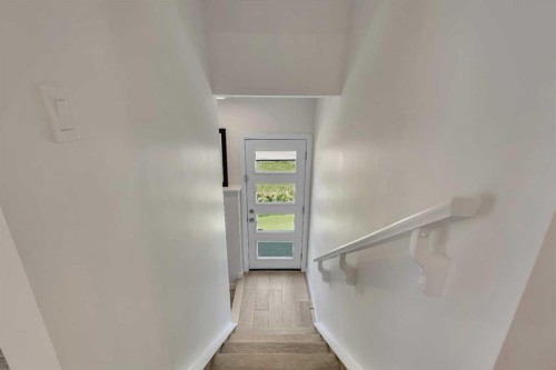 168 Magnolia Manor Se, Calgary, AB - Indoor