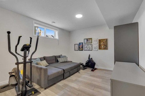 168 Magnolia Manor Se, Calgary, AB - Indoor