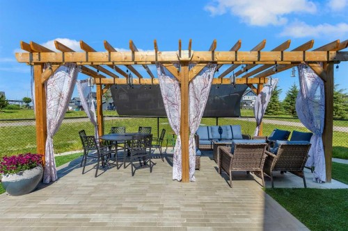168 Magnolia Manor Se, Calgary, AB - Outdoor