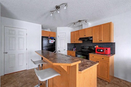 102-800 Yankee Valley Boulevard Se, Airdrie, AB - Indoor Photo Showing Kitchen