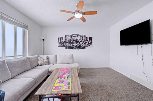 102-800 Yankee Valley Boulevard Se, Airdrie, AB - Indoor Photo Showing Living Room
