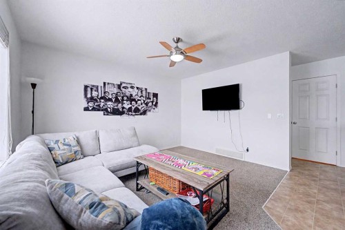 102-800 Yankee Valley Boulevard Se, Airdrie, AB - Indoor Photo Showing Living Room