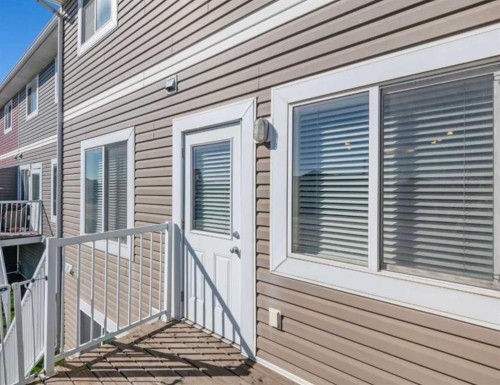 102-800 Yankee Valley Boulevard Se, Airdrie, AB - Outdoor
