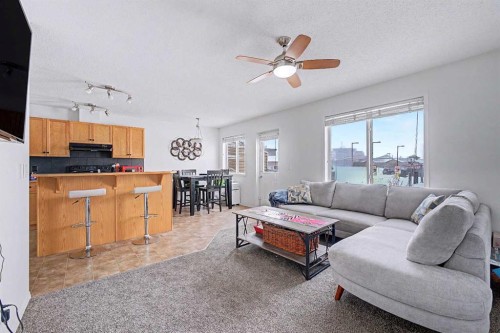 102-800 Yankee Valley Boulevard Se, Airdrie, AB - Indoor Photo Showing Living Room