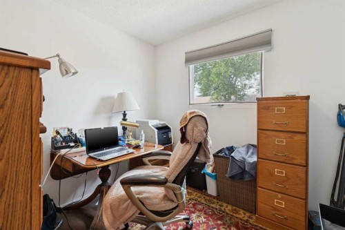 102 Thorson Crescent, Okotoks, AB - Indoor Photo Showing Office