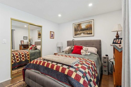 102 Thorson Crescent, Okotoks, AB - Indoor Photo Showing Bedroom