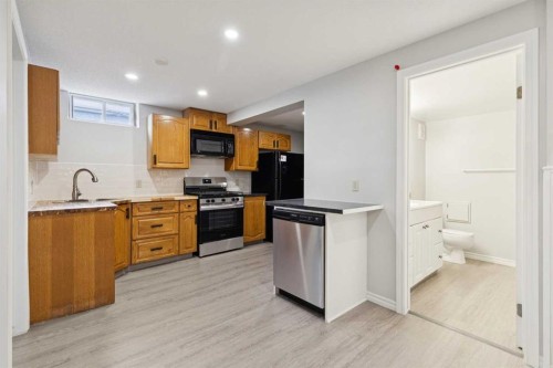 102 Thorson Crescent, Okotoks, AB - Indoor Photo Showing Kitchen