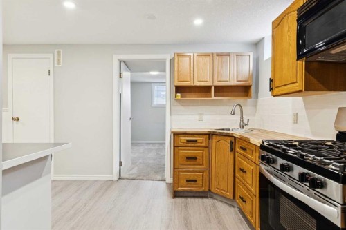 102 Thorson Crescent, Okotoks, AB - Indoor Photo Showing Kitchen