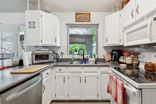 102 Thorson Crescent, Okotoks, AB - Indoor Photo Showing Kitchen With Double Sink