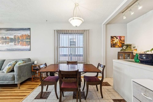 1219 Renfrew Drive Ne, Calgary, AB - Indoor Photo Showing Dining Room