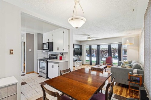 1219 Renfrew Drive Ne, Calgary, AB - Indoor