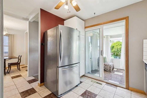 1219 Renfrew Drive Ne, Calgary, AB - Indoor Photo Showing Other Room